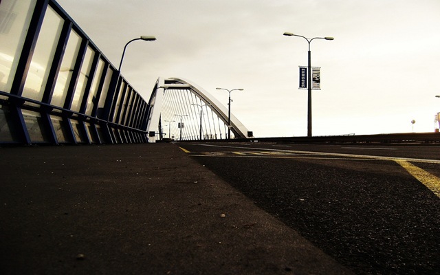 [bratislavaapollobridgewallpapers_135[4].jpg]