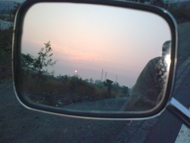 [Sunrise in rear view[2].jpg]