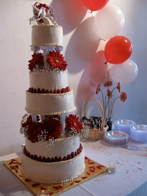 Strawberry Lemon Wedding Cake with Vanilla Merengue Buttercream Icing