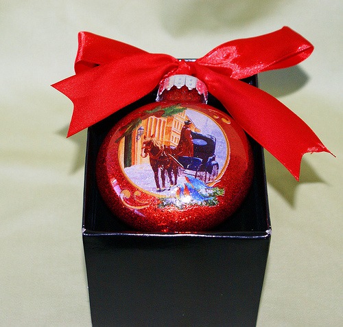 [MaggieLamarre-GlitterChristmasball[6].jpg]