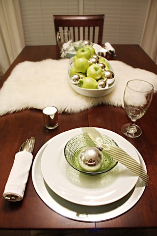 [ChristmasTablesetting004b-1[1][2].jpg]
