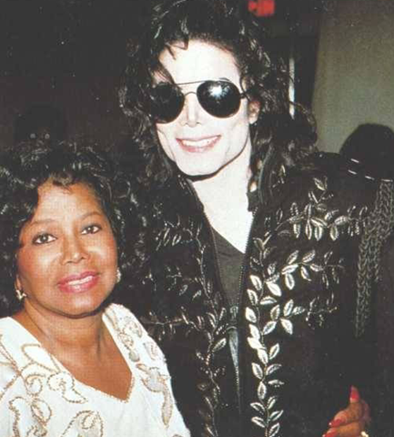 [Michael Jackson with mom Katherine[3].png]