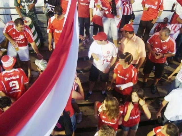 [torcedores em risco de queda[3].jpg]