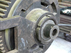 The Extruder - the soft rubber mix in here is being compressed, to shape into rods, but more important - to become homogenous and absolutely free of air. A difficult task especially regarding marbled material. Long periods of extrusion grant perfect consistence, but to get a wonderfully marbled rod with lots of contrast it needs a shorter period.
