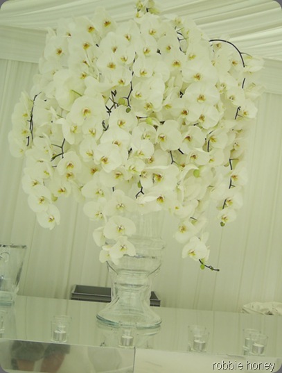 wed_white_arrangement_lrobbie honey