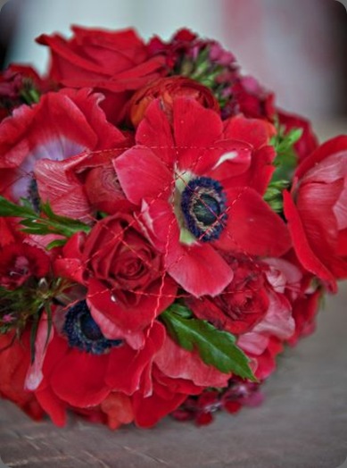 red-bridal-bouquet-with-red-wiredetail-1-Françoise-Weeks
