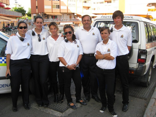 Equipo de voluntarios que escoltaron a la virgen durante su traslado desde la iglesia al puerto para su embarque. Equipo de voluntarios que escoltaron a la virgen durante su traslado desde la iglesia al puerto para su embarque.