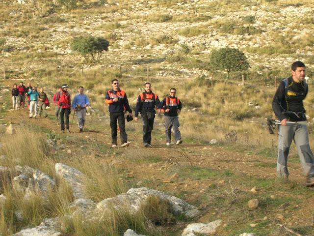 Voluntarios de Protección Civil Realizaron el recorrido a pie con el resto de participantes. Voluntarios de Protección Civil Realizaron el recorrido a pie con el resto de participantes.