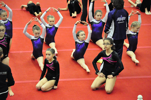 5 Star team practices their splits