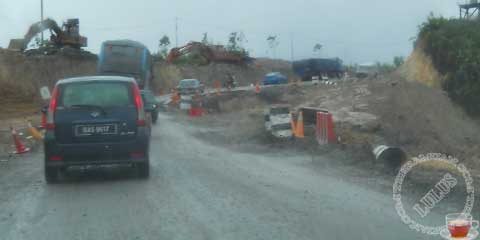 Sedang dibaiki Jalan Sedang Dibaiki