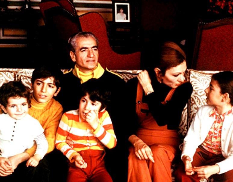[Pahlavi Family photo - Shah years[4].jpg]