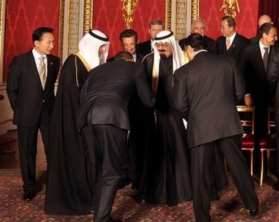 [ObamaBowstoSaudiKing[3].jpg]