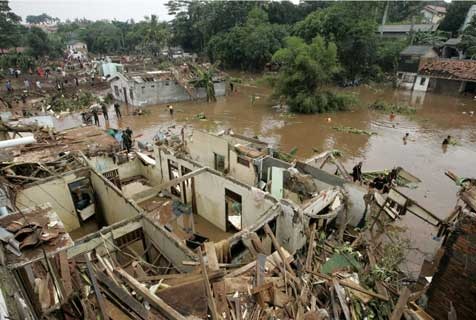 [indonesia_flood_z[4].jpg]
