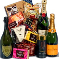 [Champagne-And-Truffles-Gift-Basket_small[3].jpg]
