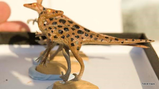 dino3.jpg