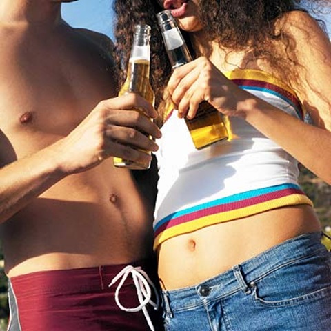 [jovens a beber cerveja[5].jpg]