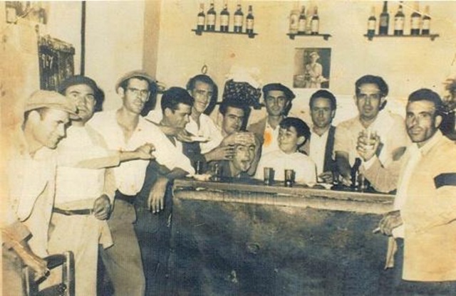 [homens na taberna.3[5].jpg]