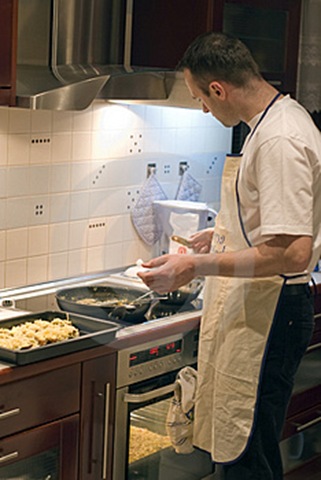 [homem-na-cozinha[10].jpg]