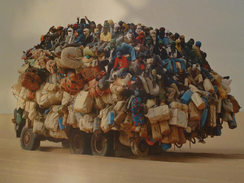[viajar num camião apinhado de pessoas[6].png]