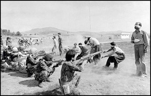 rebeldes curdos fuzilados em 1979 em Sanadajno Irão