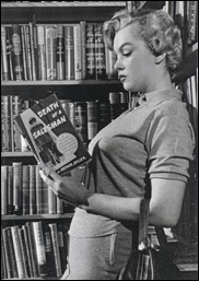 Marilyn Monroe Reads