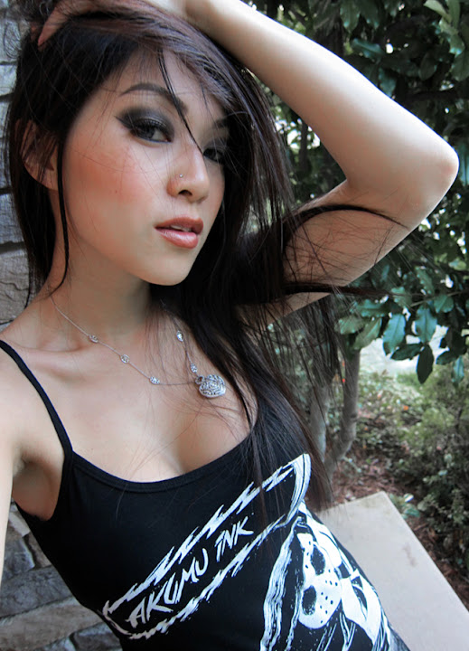 vampy, vampy bit me, toysrevil, kidrobot shirt, tokidoki shirt, asian cosplay