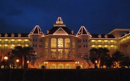 [Hong_Kong_Disneyland_Hotel_1[3].jpg]