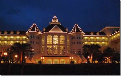 Hong_Kong_Disneyland_Hotel_1