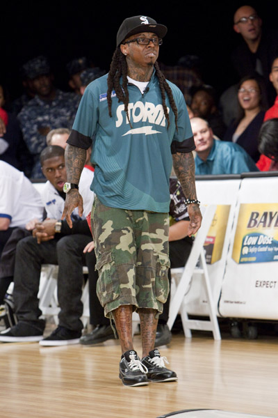 Fotos: Lil Wayne joga boliche depois de sair da cadeia Fotos: Lil Wayne joga boliche depois de sair da cadeia