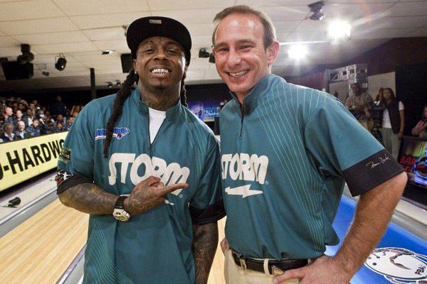 Fotos: Lil Wayne joga boliche depois de sair da cadeia Fotos: Lil Wayne joga boliche depois de sair da cadeia