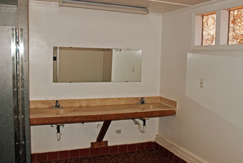 [Barnwell bath house inside 01[3].jpg]