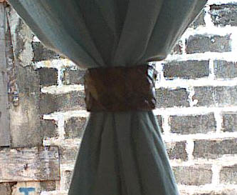 Curtain holder