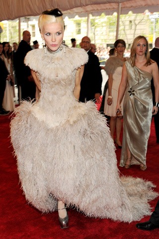 [Daphne Guinness McQueen (2)[4].jpg]