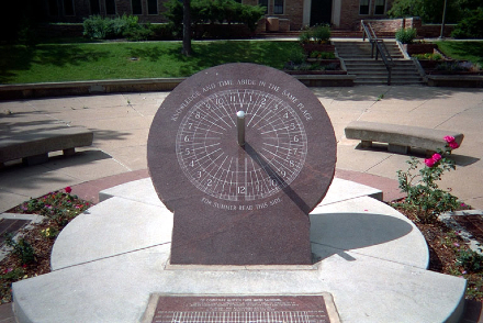 equatorialsundial.mDNPtfNsQiln.jpg