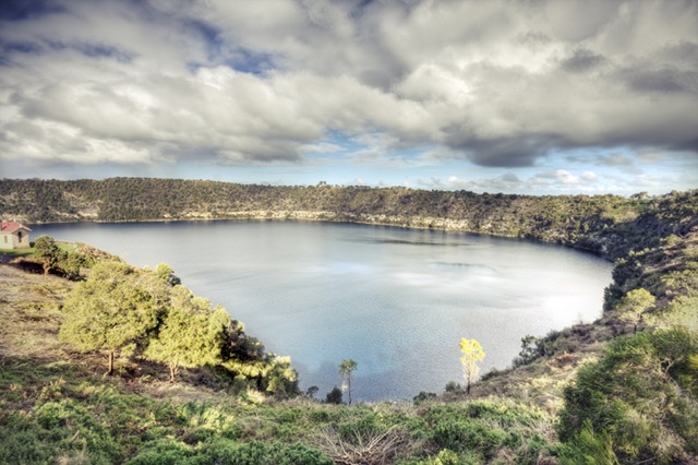 [Blue lake[2].jpg]