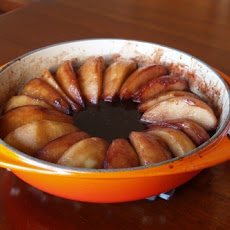 Tarte Tatin aux Poires et Vin (Pear Tarte Tatin with Red Wine Caramel Sauce)