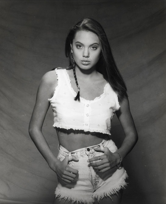 [Angelina Jolie 15 years old bikini pics[3].jpg]