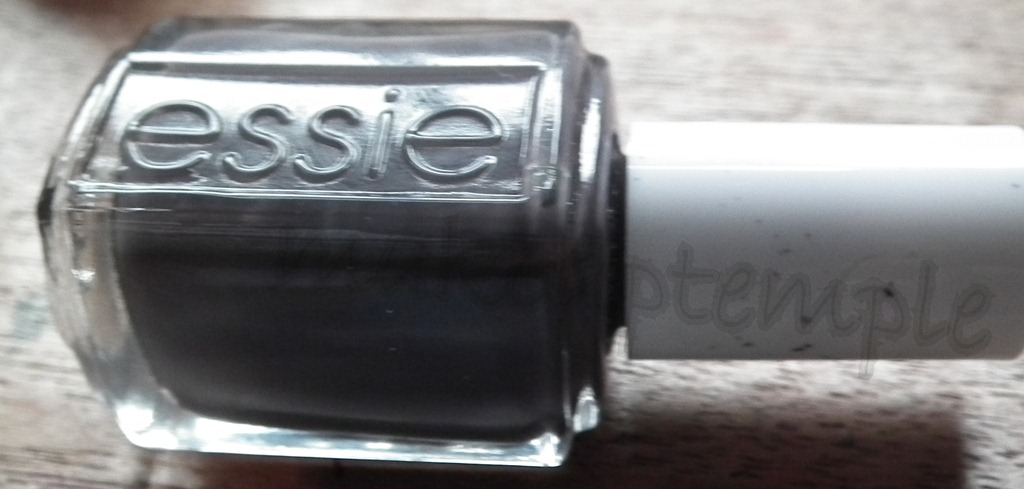 [essiesmokinhot[5].jpg]