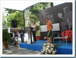 Lola Crespo Rodríguez en La Pérgola. Feria del Libro de Sevilla. Presentación Antología IV Premio Plumier de Verso. Nuño Editorial Sevilla 23 mayo 2009 Lola Crespo Rodríguez en La Pérgola. Feria del Libro de Sevilla. Presentación Antología IV Premio Plumier de Verso. Nuño Editorial Sevilla 23 mayo 2009