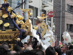 三社祭の町内神輿