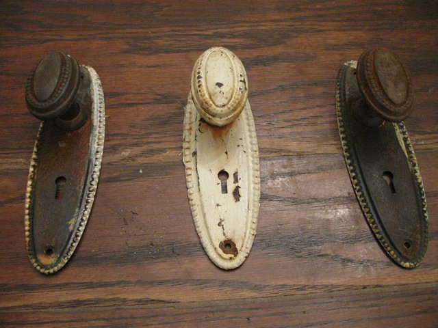 [antique door knobs 001[6].jpg]