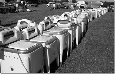 MO-Amish auction wirnger washers