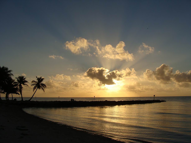 http://lh3.ggpht.com/_kwQNCqCi_5c/SVzT5ahFjkI/AAAAAAAAAi0/g0xB4mGiZN0/s640/KeyWest3.jpg