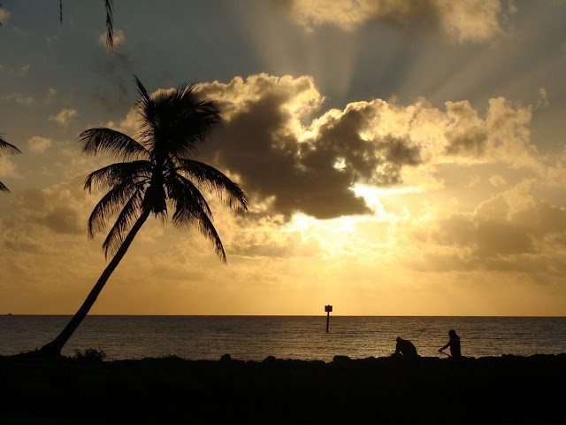 http://lh3.ggpht.com/_kwQNCqCi_5c/SVzTlyjztnI/AAAAAAAAAis/gmIv3EfKeyY/s640/KeyWest2.jpg