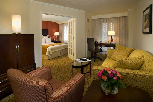 http://lh3.ggpht.com/_kyKCzVZ0I3A/SbBQP4G3xsI/AAAAAAAACEo/DYh6adjce8E/Bethesda-Maryland-Hotel-Suite.jpg