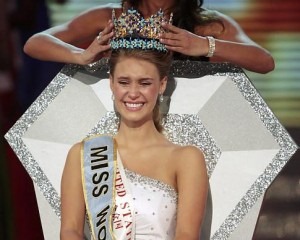[Miss-World-2010-Alexandria-Mills-300x240[4].jpg]