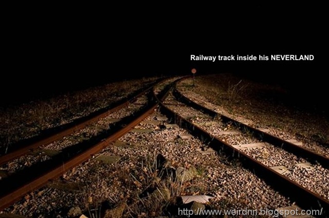[railway track inside his NEVERLAND[6].jpg]