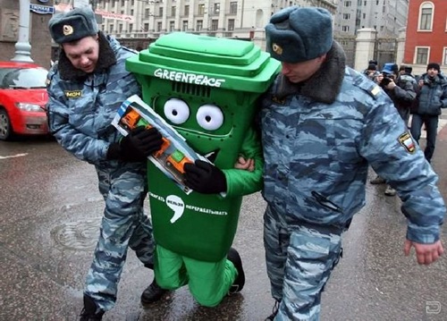 1264476792_costume_guys_arrested_21