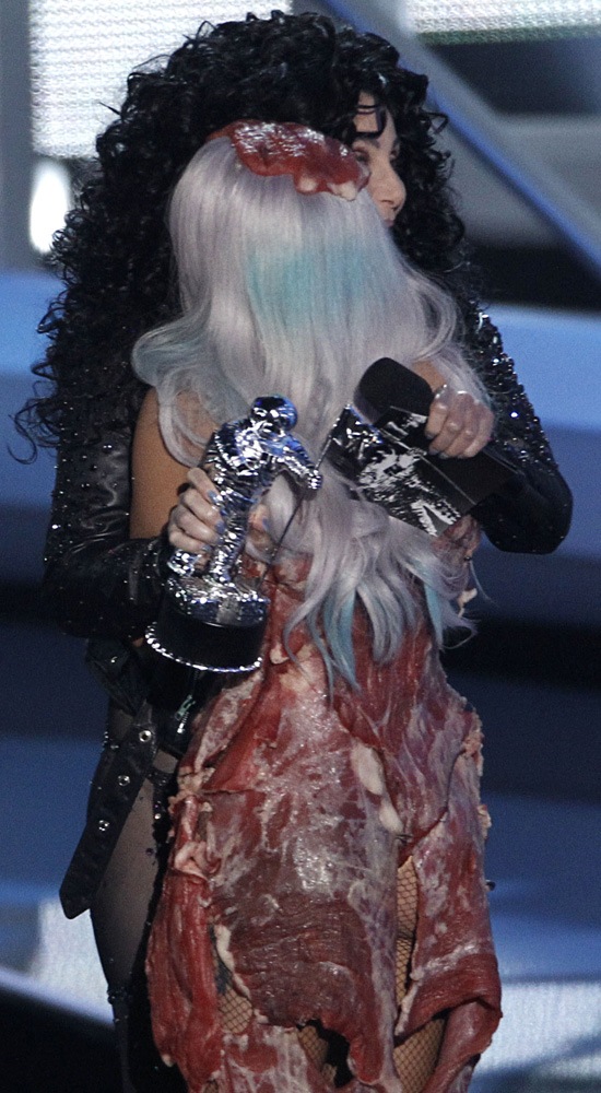 [2010-09-13-ladygagameatdress2[3].jpg]