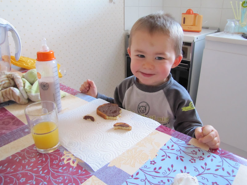Blog de enzo-petit-pilote : enzo bient&ocirc;t grand fr&egrave;re..., novembre 2010